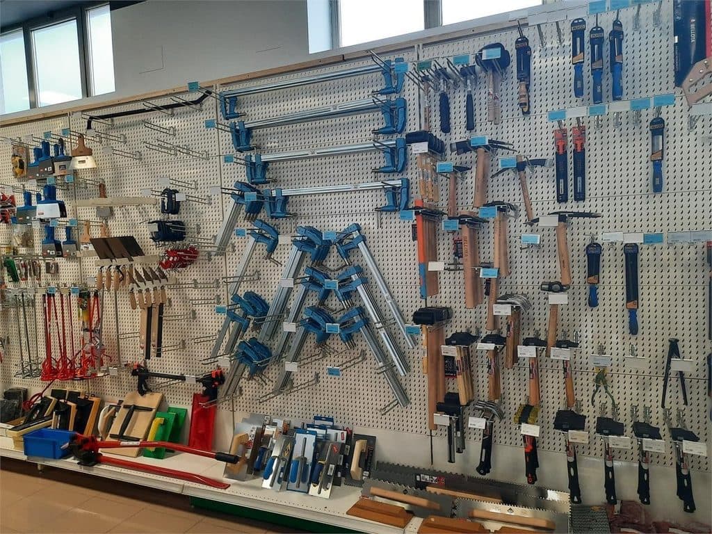 Herramientas de mano para construcción y albañilería en Ferretería Luciano de Cedeira