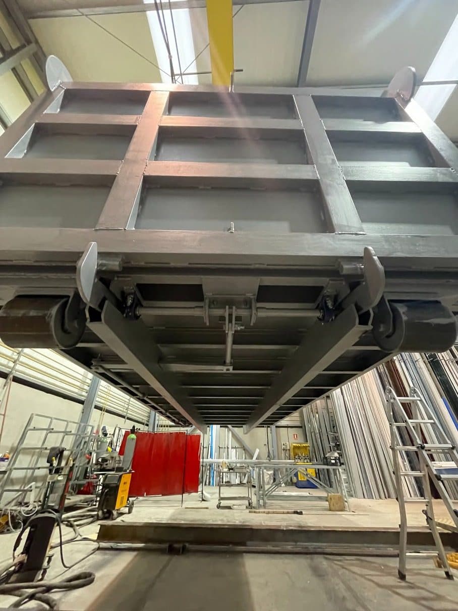 Estructura metálica fabricada con equipo propio por Grupo Luciano en Cedeira