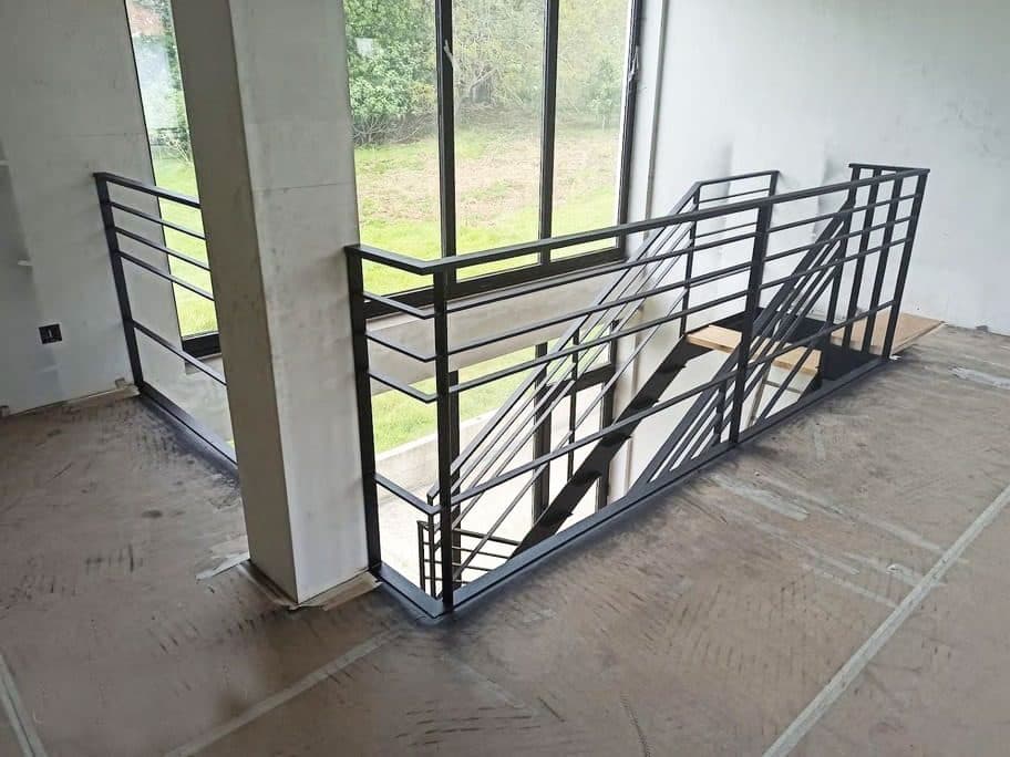 Estructura metálica fabricada a medida por Talleres Metálicos Luciano en Narón