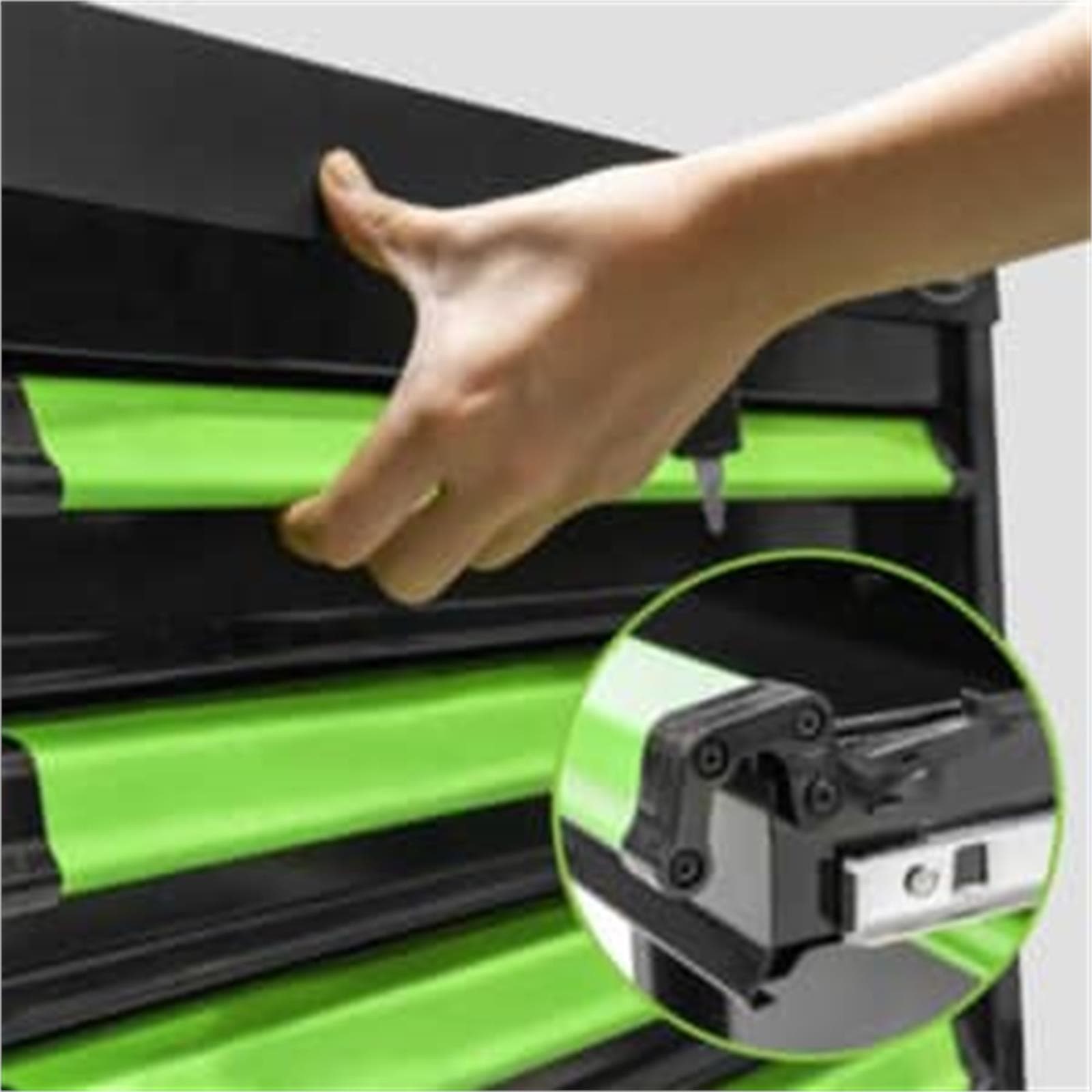 Imprescindible mobiliario de taller - Imagen 3